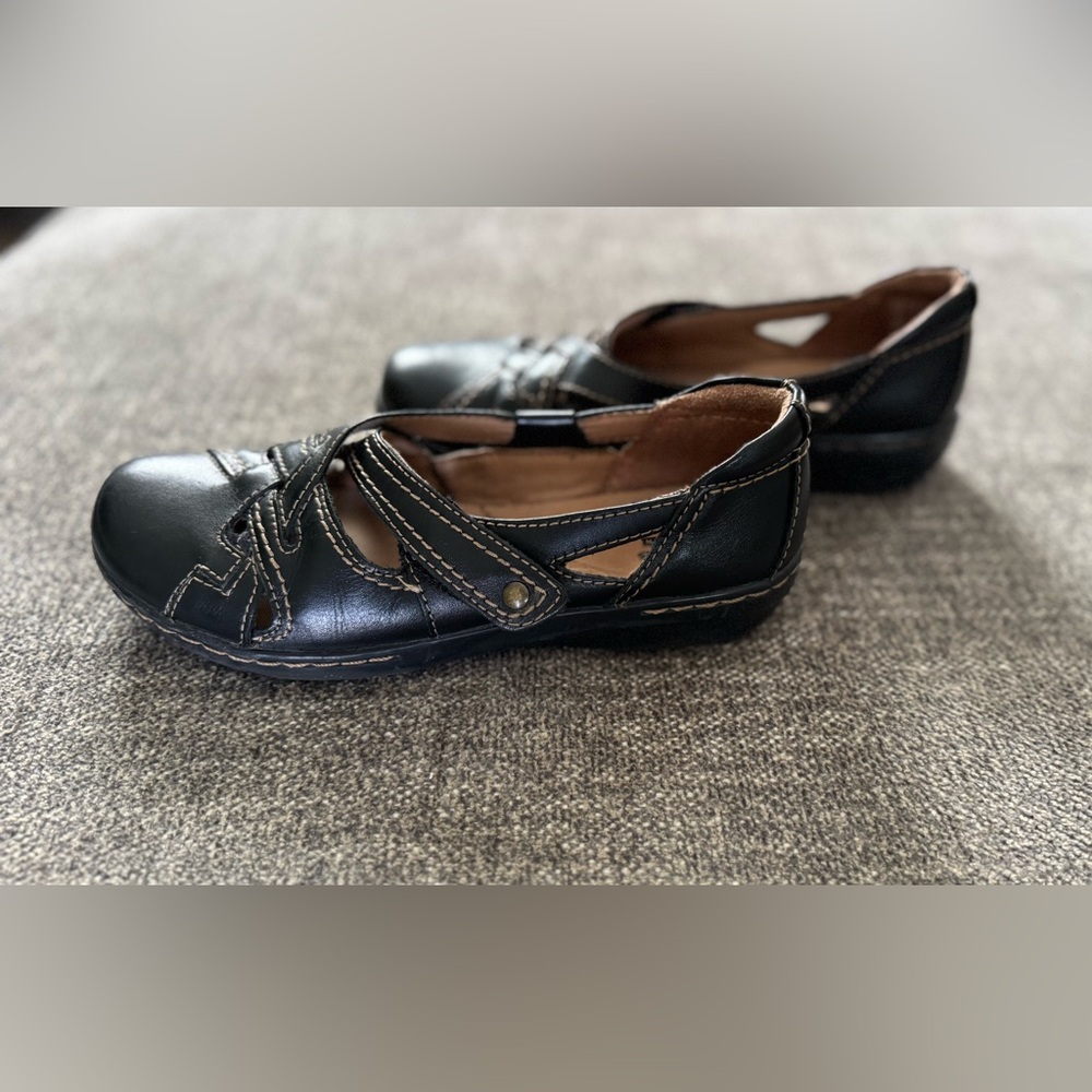 Clark’s Super Comfy Ashland Shoes - Picture 4 of 8